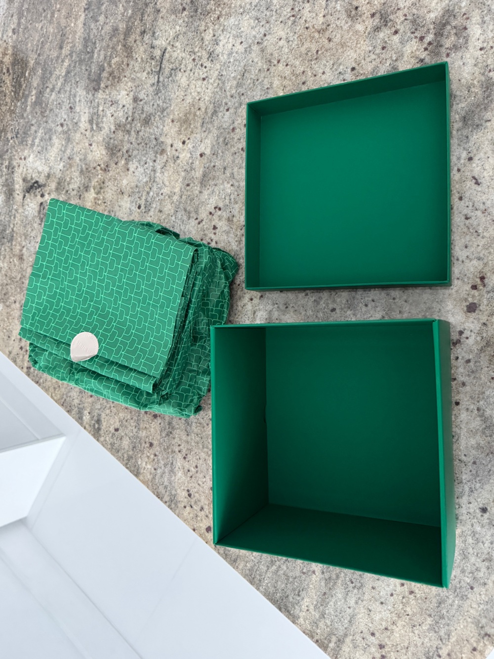 La Mer Gift Box - Picture 2 of 9